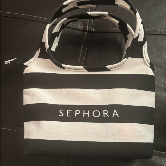 Sephora Favorites What’s In My Bag - Picture 3 of 3